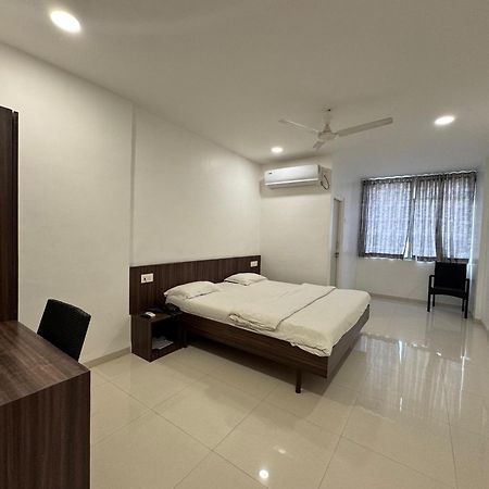 Hotel New Samrat Аурангабад Экстерьер фото