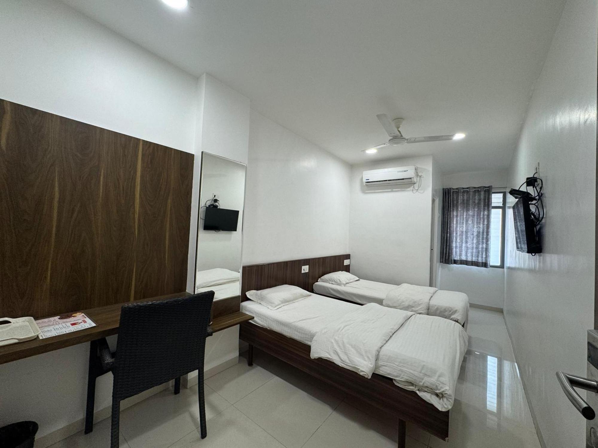 Hotel New Samrat Аурангабад Экстерьер фото